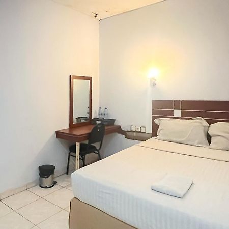 Urbanview Trisula Hotel Makassar Ngoại thất bức ảnh