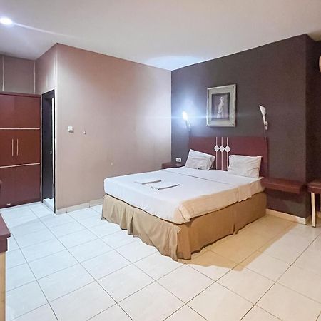 Urbanview Trisula Hotel Makassar Ngoại thất bức ảnh