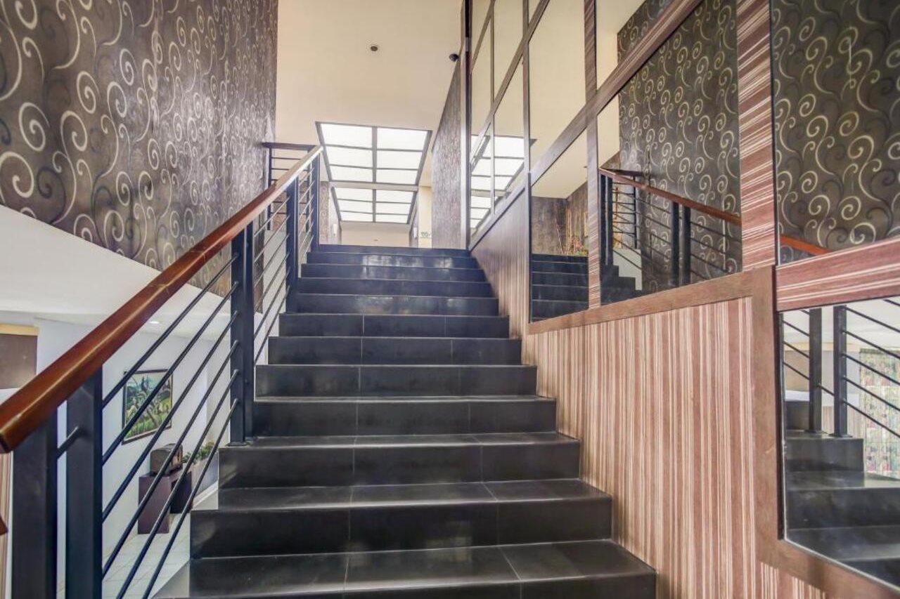 Urbanview Trisula Hotel Makassar Ngoại thất bức ảnh