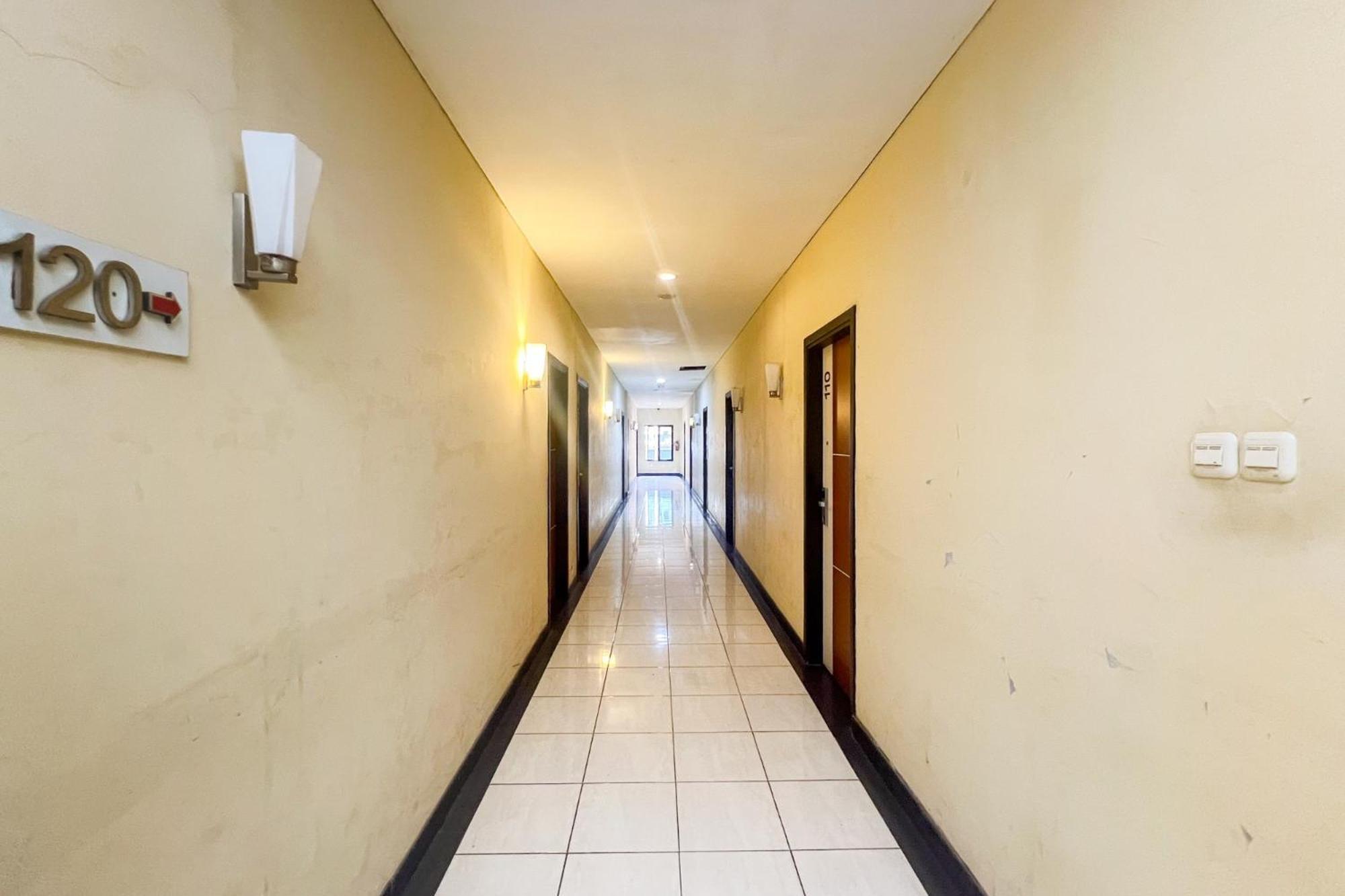 Urbanview Trisula Hotel Makassar Ngoại thất bức ảnh