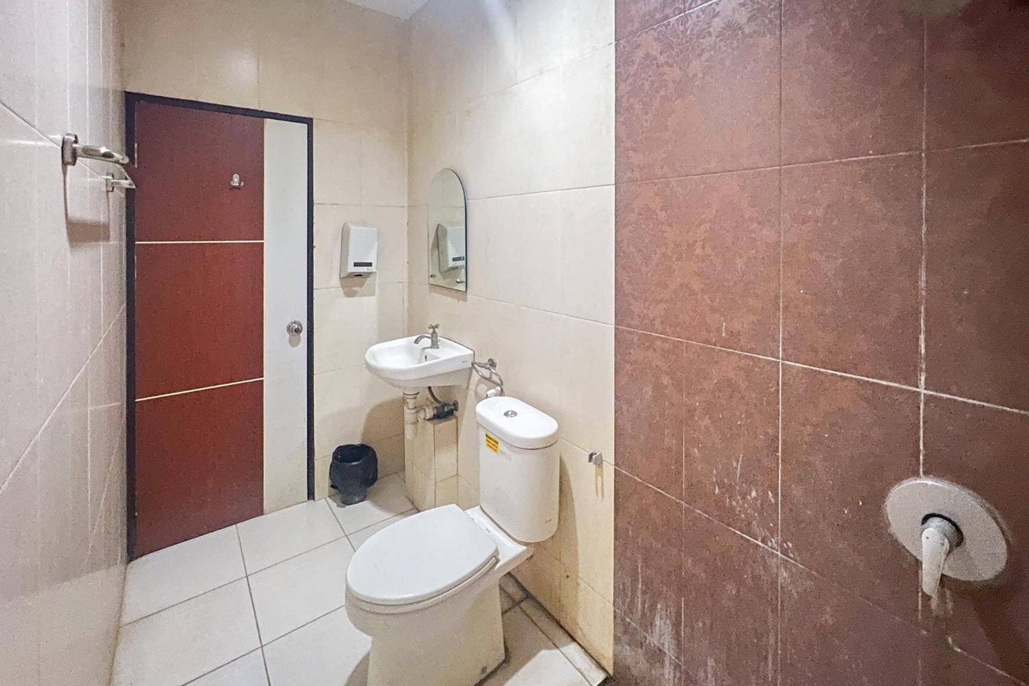 Urbanview Trisula Hotel Makassar Ngoại thất bức ảnh