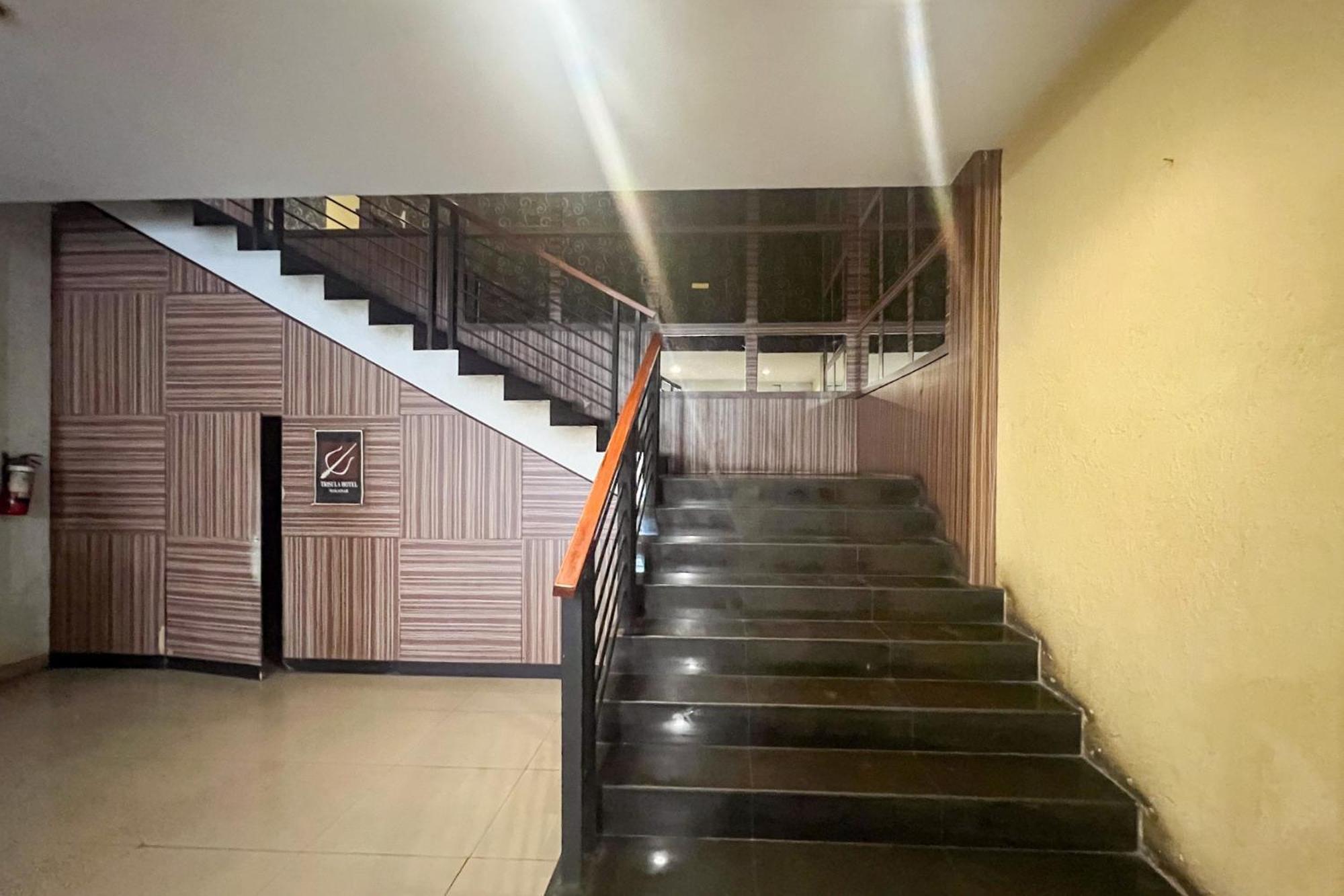 Urbanview Trisula Hotel Makassar Ngoại thất bức ảnh