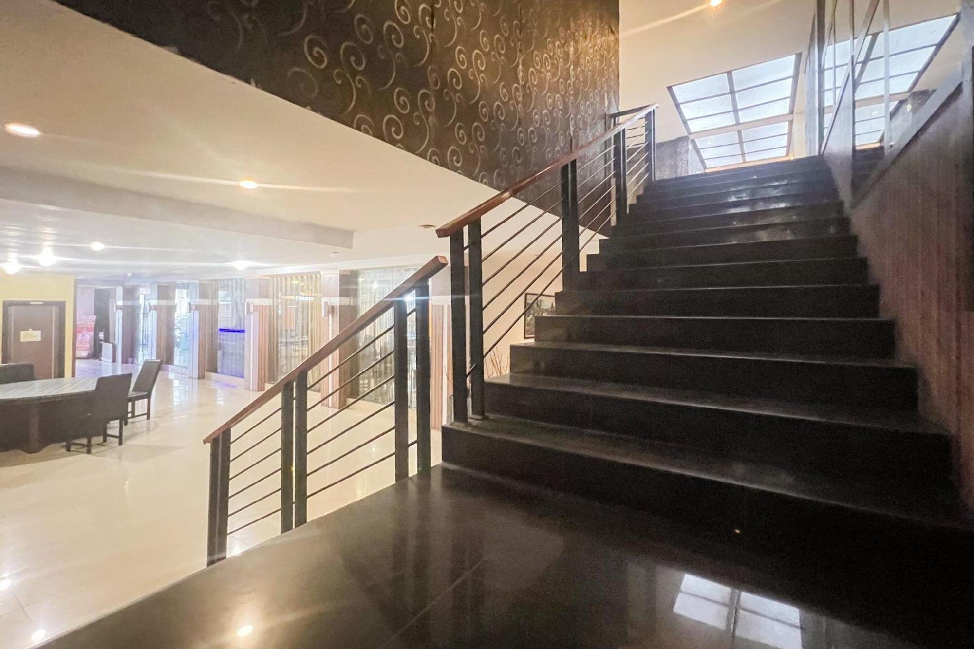 Urbanview Trisula Hotel Makassar Ngoại thất bức ảnh