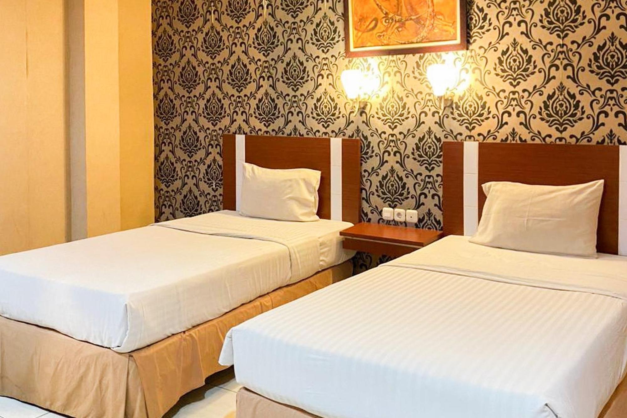 Urbanview Trisula Hotel Makassar Ngoại thất bức ảnh
