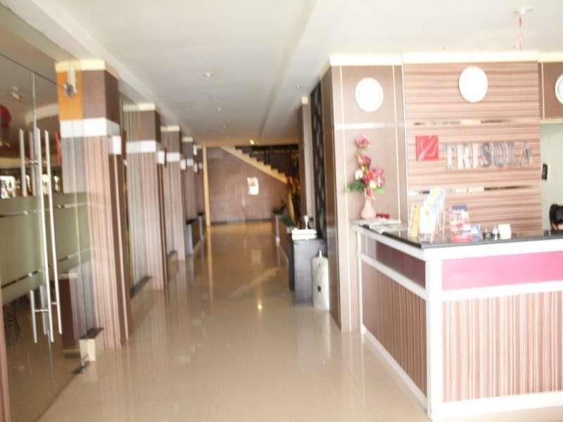 Urbanview Trisula Hotel Makassar Ngoại thất bức ảnh