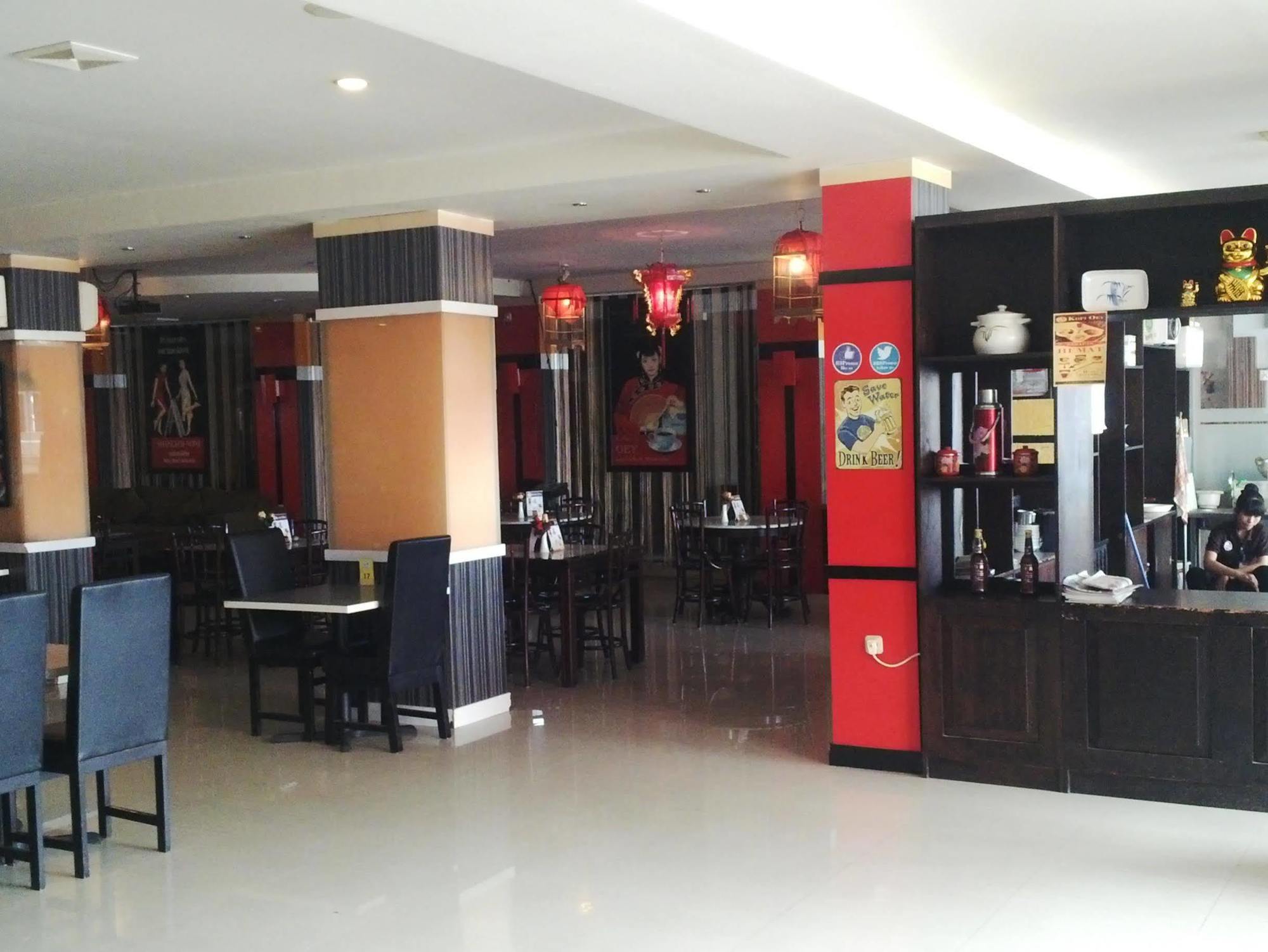 Urbanview Trisula Hotel Makassar Ngoại thất bức ảnh