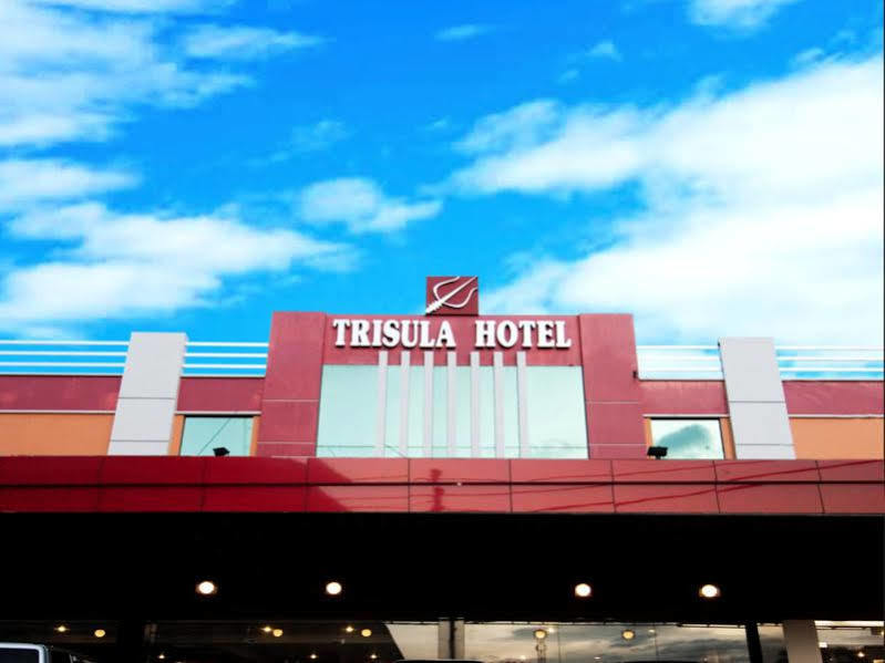 Urbanview Trisula Hotel Makassar Ngoại thất bức ảnh