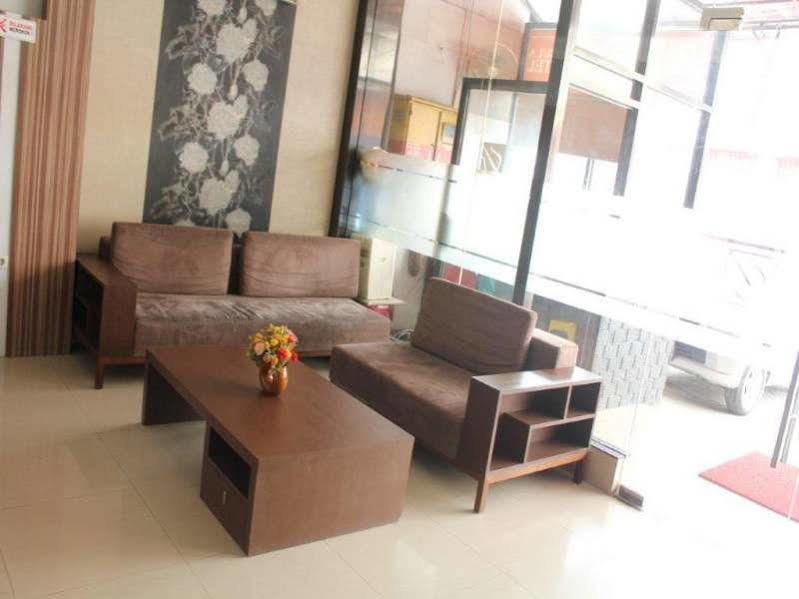 Urbanview Trisula Hotel Makassar Ngoại thất bức ảnh